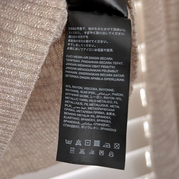 ๐ฅWhat's Hot!!๐ฅ Beautiful Bebe Gold Crop V-Neck Sweater! Sz M Soo Cute!๐๐๏ธ - Picture 8 of 14